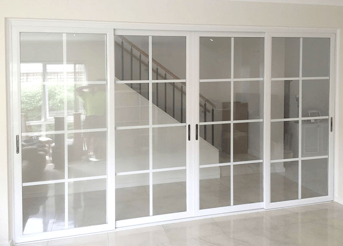 cửa nhôm kính phòng khách 4 cánh mở trượt